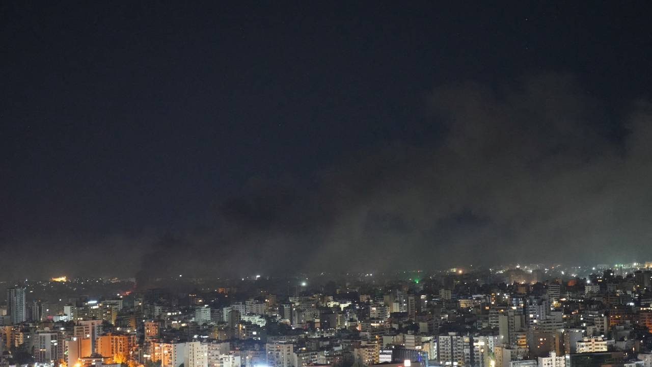 Fumaça após explosões em bairro ao sul de Beirute, capital do Líbano. 02/10/2024