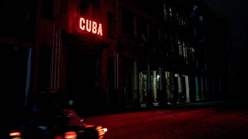 Apagão repentino em Havana deixa 2,1 milhões de cubanos no escuro