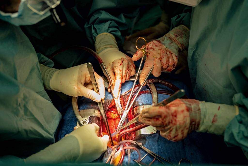 000_9LE64T.jpg SEGURANÇA - Protocolo: triagem e testes são feitos antes da cirurgia em si