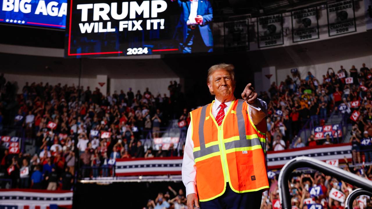 GREEN BAY, WISCONSIN - OCTOBER 30: Republican presidential nominee, former President Donald Trump greets supporters during a campaign event at the Resch Center on October 30, 2024 in Green Bay, Wisconsin. With less than a week until Election Day, Trump continues to campaign in the battleground swing states. Chip Somodevilla/Getty Images/AFP (Photo by CHIP SOMODEVILLA / GETTY IMAGES NORTH AMERICA / Getty Images via AFP)