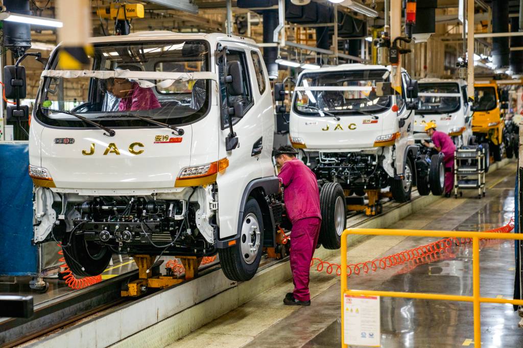 075_cfoto-jianghua240928_npZQt.jpg Produção de automóveis: pátios cheios e exportação de deflação