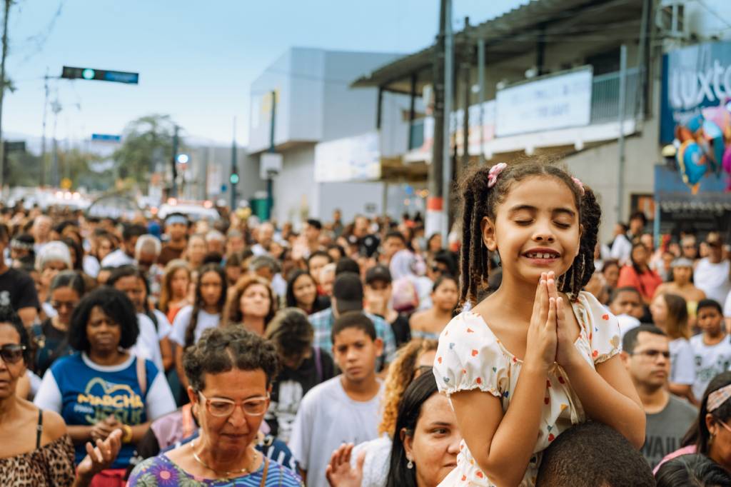 Quando evangélicos devem ultrapassar católicos no Brasil, segundo demógrafo