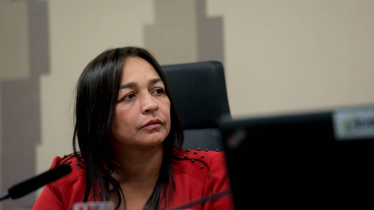Eliziane Gama retoma o mandato no Senado