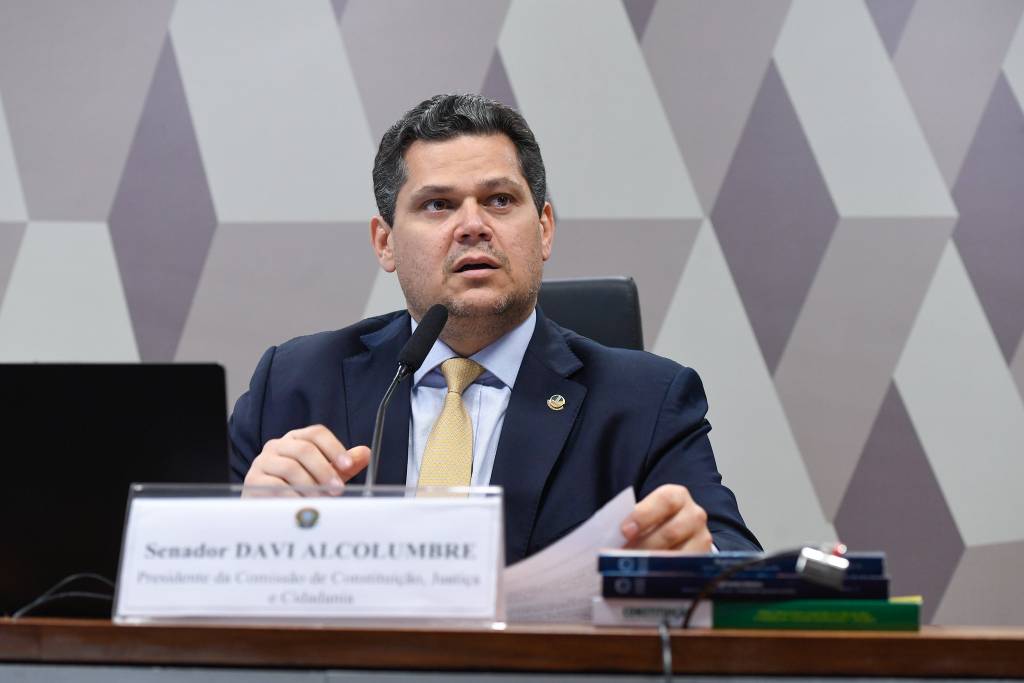 Alcolumbre cobra ação do governo contra facções criminosas nas eleições