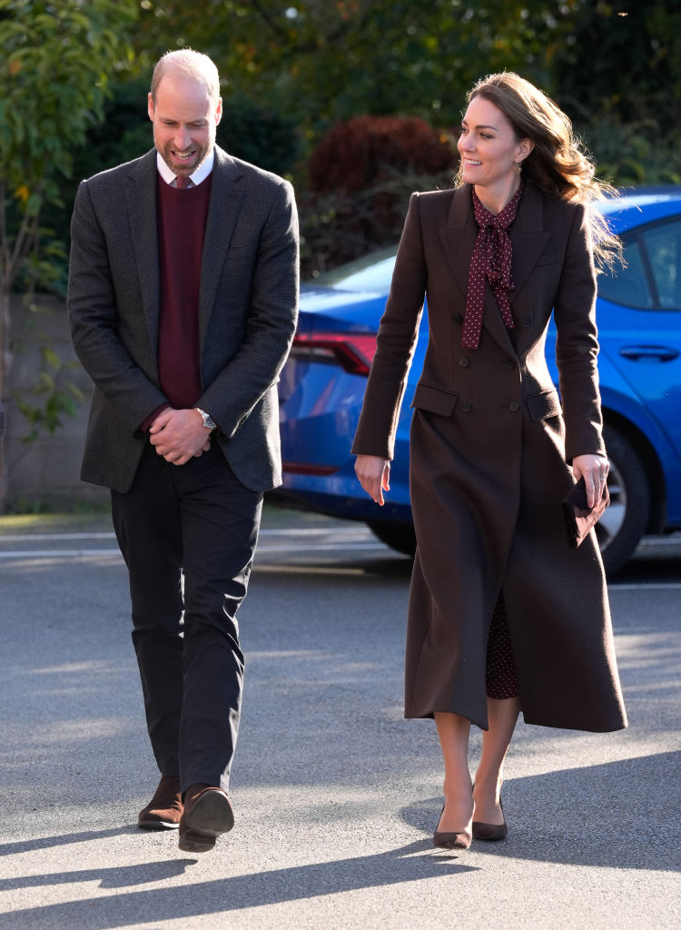 The Prince And Princess of Wales Visit Southport Casal Real: sorrisos e mesma paleta de cores para compromisso real
