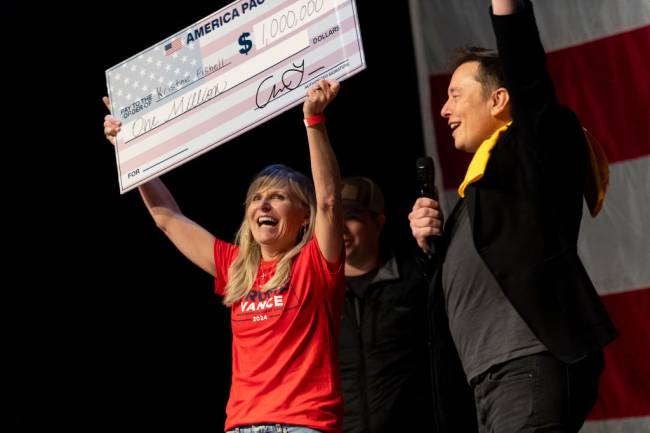 PITTSBURGH, PENNSYLVANIA - OCTOBER 20: SpaceX and Tesla founder Elon Musk awarded Kristine Fishell with a  million check during the town hall at the Roxain Theater on October 20, 2024 in Pittsburgh, Pennsylvania. Musk has donated more than  million to America PAC, which he co-founded with fellow Silicon Valley venture capitalists and tech businessmen to support Republican presidential nominee, former U.S. President Donald Trump. (Photo by Michael Swensen/Getty Images)