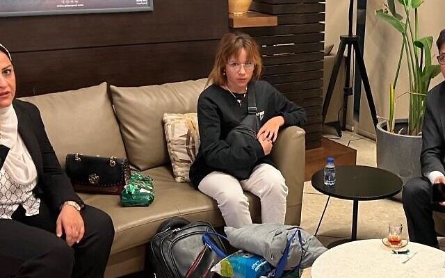 Jovem sequestrada pelo Estado Islâmico é resgatada de cativeiro em Gaza após 10 anos