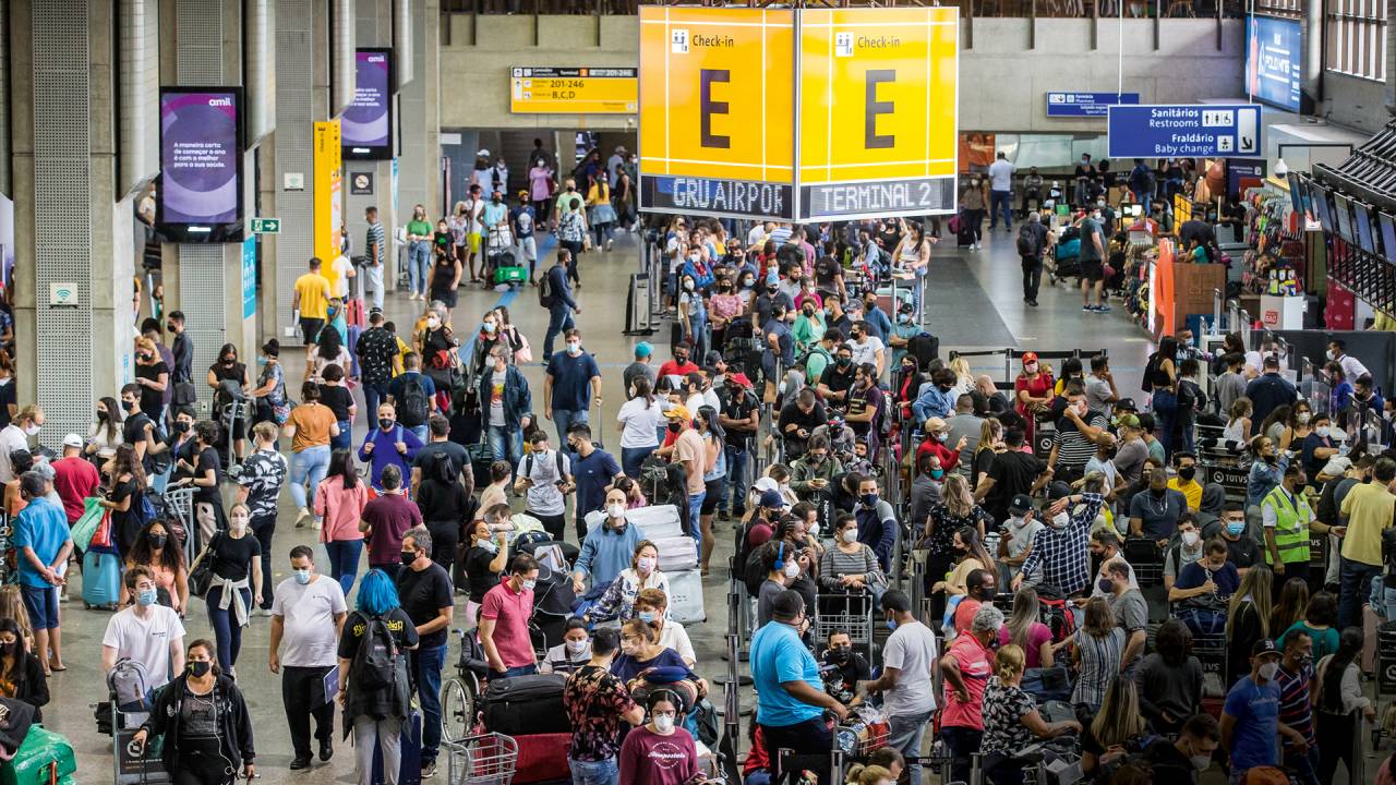 LOTADO - Aeroporto de Guarulhos, em São Paulo: 54% dos viajantes estrangeiros entram no Brasil por ali