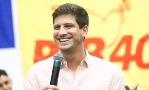 Joao-Campos-no-ato-da-juventude1-768×466 João Campos