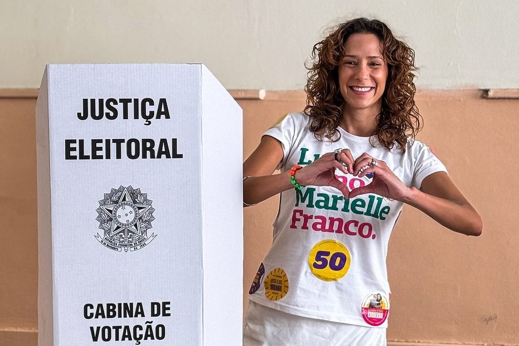A vereadora do Rio Monica Benicio, viúva de Marielle Franco, foi reeleita para o segundo mandato no último domingo