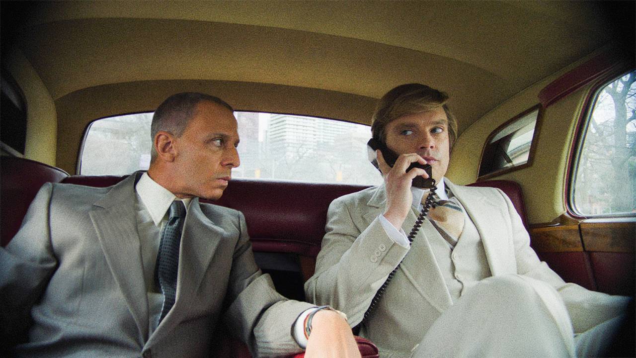 SEM ESCRÚPULOS - Jeremy Strong e Sebastian Stan no filme: o advogado Cohn (à esq.) forjou o estilo falastrão do político