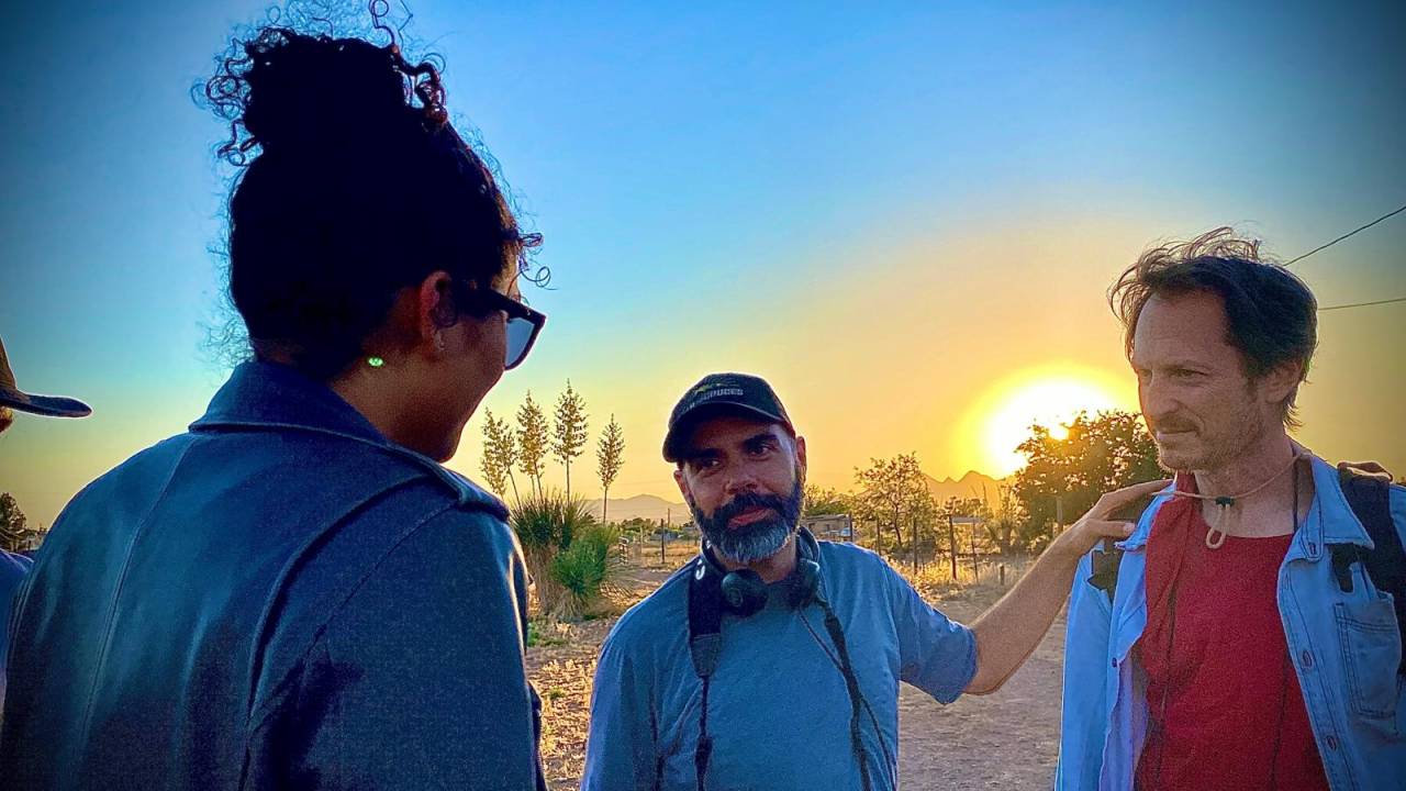 Pedro Kos (ao centro) no set de 'O Nosso Sangue' -