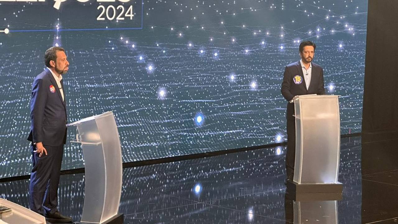 O deputado federal Guilherme Boulos (PSOL) e o prefeito Ricardo Nunes (MDB) se enfrentam no debate da TV Band nesta segunda, 14
