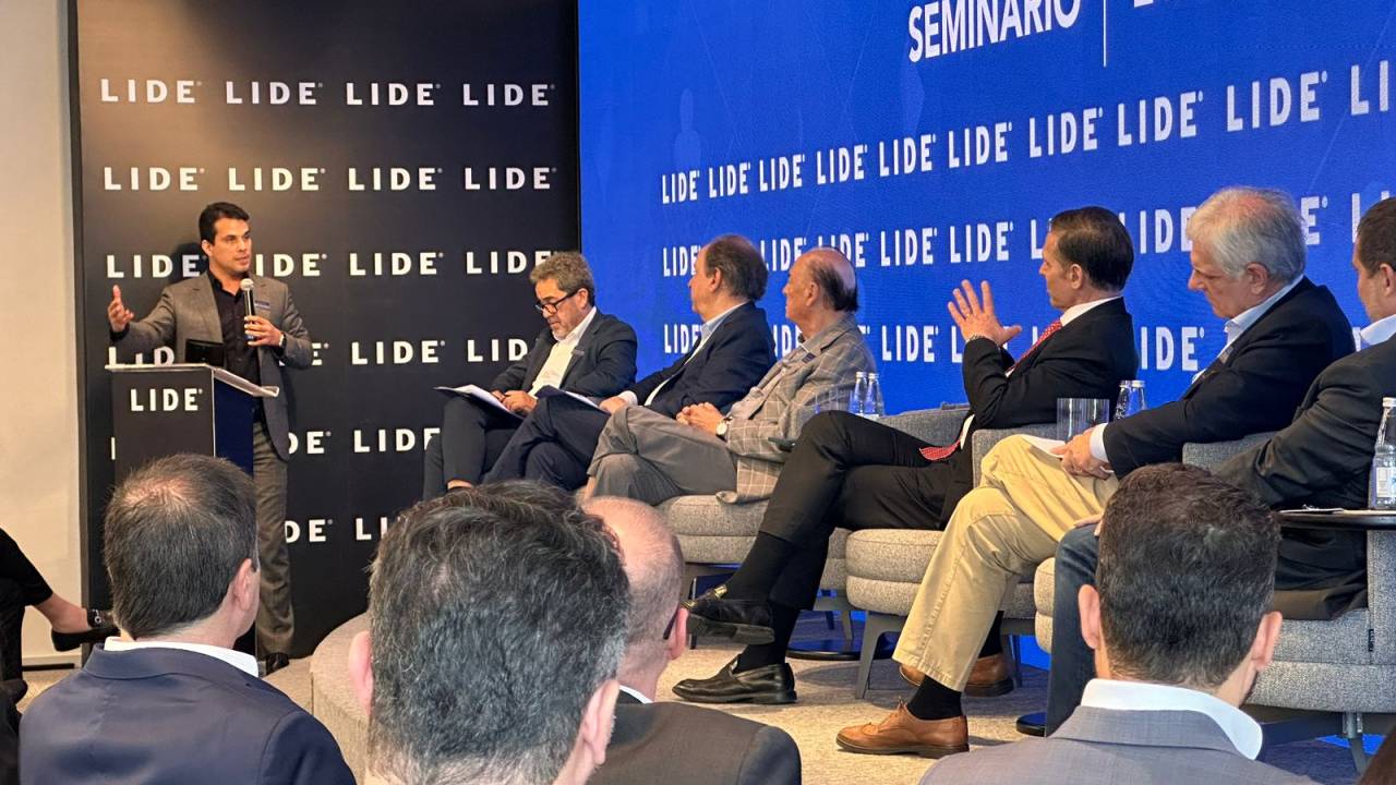 O relator do PL dos Cassinos, senador Irajá (PSD-GO), em evento com empresários em São Paulo