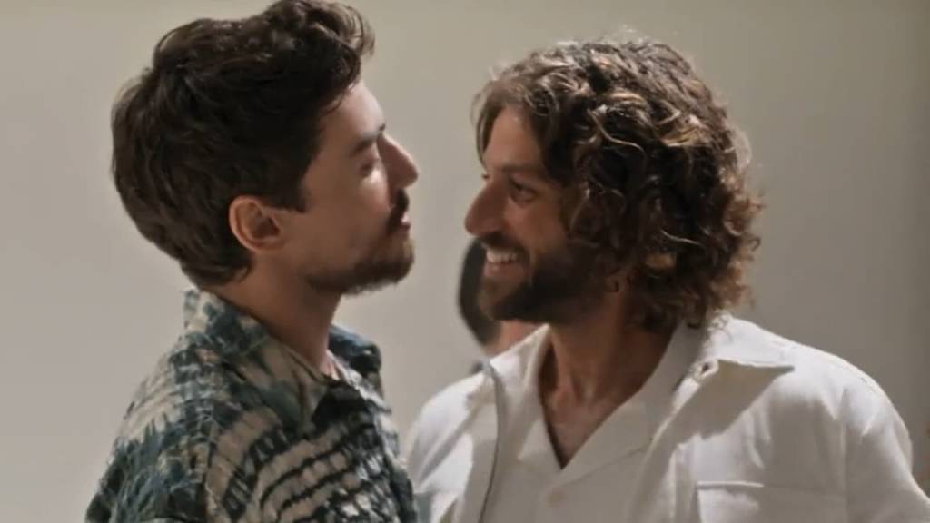 A solução da Globo para encerrar rumores de casal gay em ‘Mania de você’