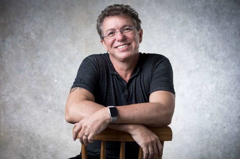 Boninho vira garoto-propaganda em horário nobre da TV Globo