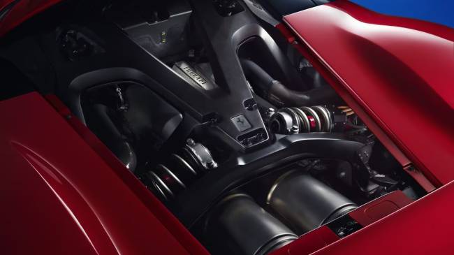 F80 tem quatro motores, um V6 3.0 biturbo à combustão e três elétricos