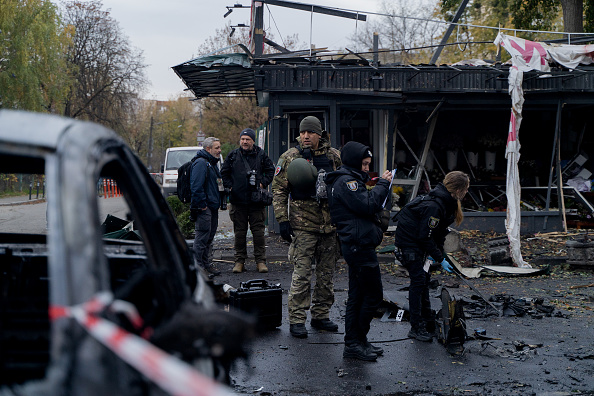 Ataques matam 4 nas maiores cidades da Ucrânia; Rússia conquista novo terreno
