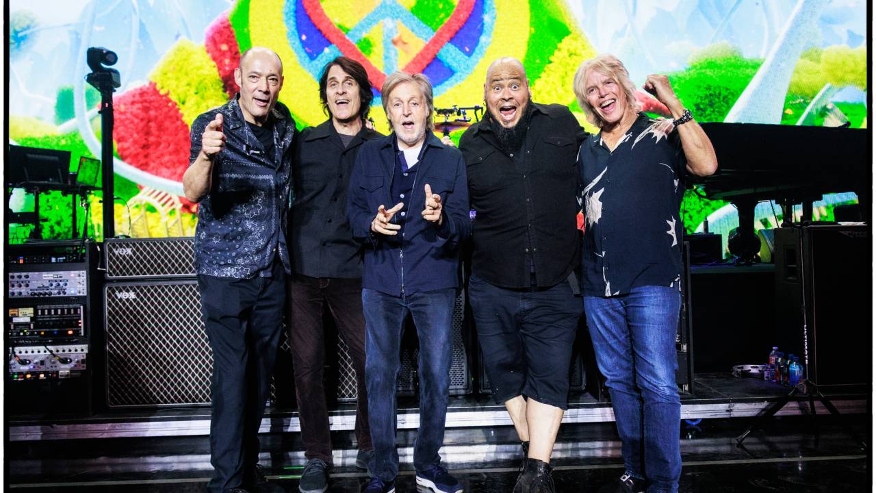 Paul McCartney e sua banda durante a turnê 'Got Back' em 2024