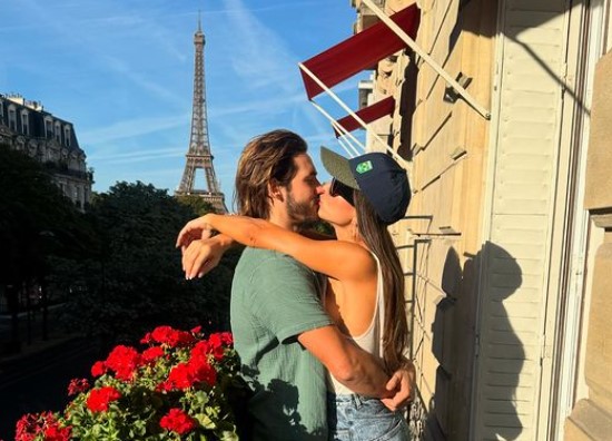 Sabrina Sato e Nicolas Prattes se casam em cerimônia intimista