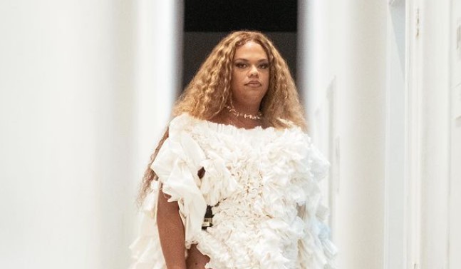 A ‘pastora’ travesti que redefine fé em meio à arte e religião