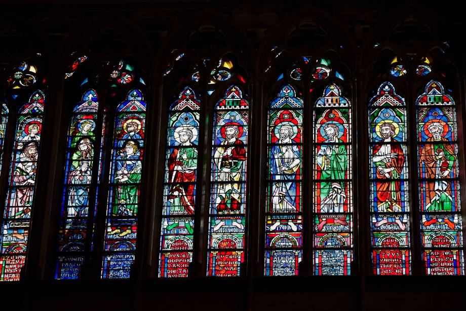 Vitral restaurado no interior da catedral de Notre-Dame de Paris. 29/11/2024 Vitral restaurado no interior da catedral de Notre-Dame de Paris. 29/11/2024
