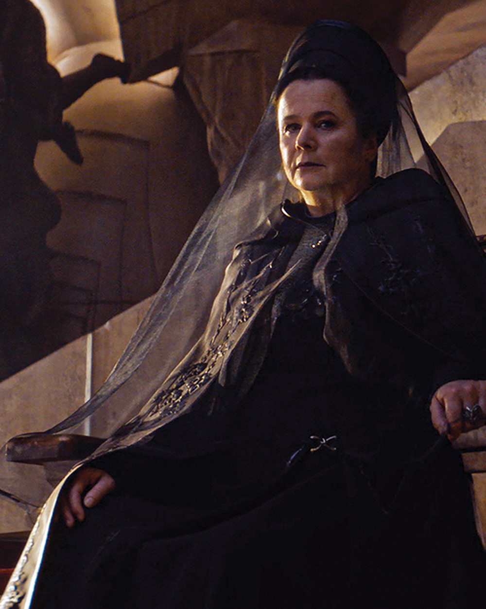 1-(detalhe)-emily-watson-as-mother-superior-valya-harkonnen.jpeg REVERENDA - Emily Watson: atriz dá vida à chefona Valya Harkonnen
