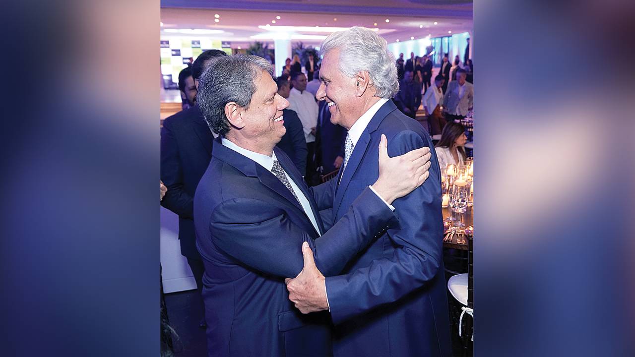 REAÇÕES - Tarcísio e Caiado: diferentes estratégias para lidar com o caso do ex-presidente