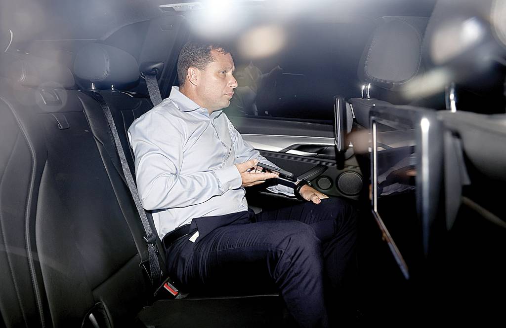 Por que o STF não vai divulgar vídeos dos depoimentos da delação de Cid