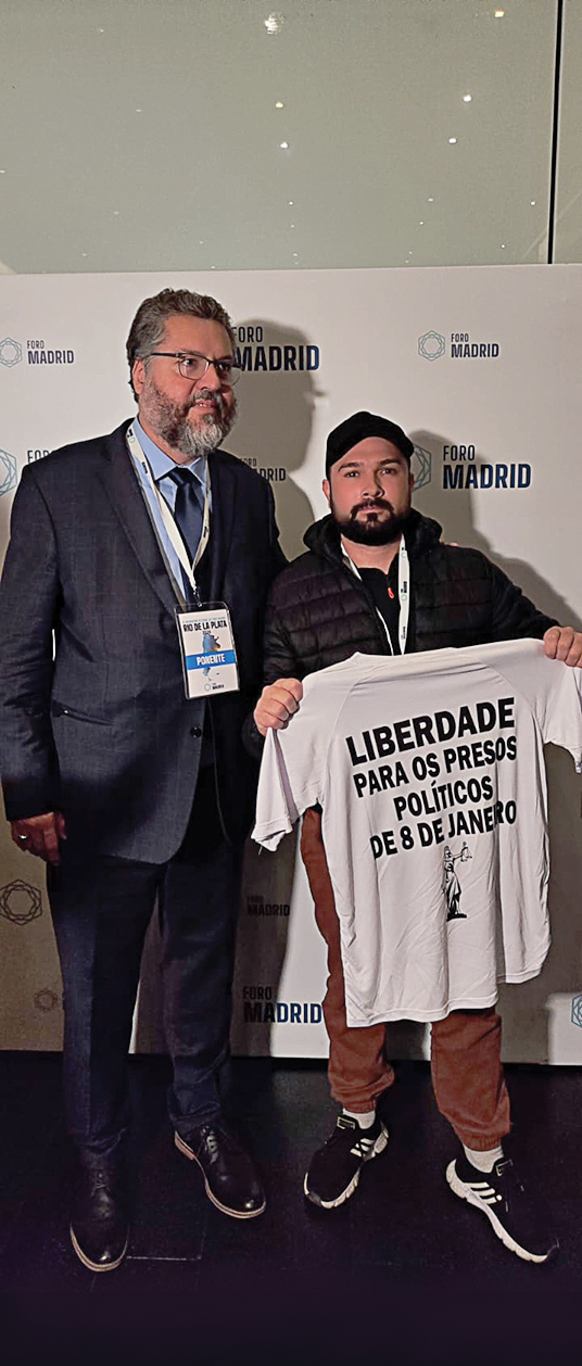 -2D (2) WhatsApp Image 2024-11-19 at 16.49.57.png APOIO - Symon Albino e ex-chanceler Ernesto Araújo: defesa dos brasileiros