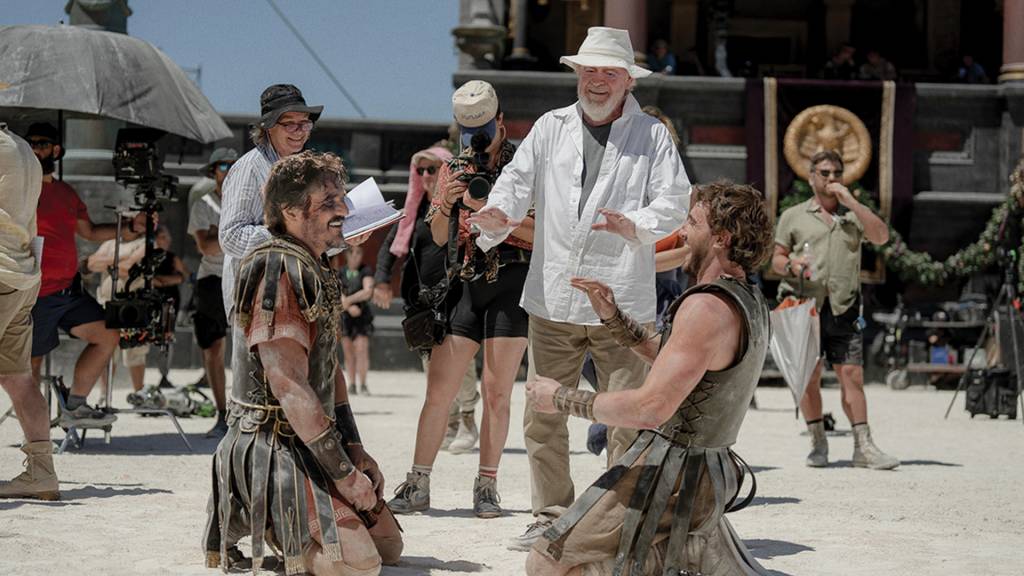 4—MV5BM2NlN2Y2YzEtNDk2MC00M2FlLTk3YmMtMDAyMmIxNWYwOWQwXkEyXkFqcGc@._V1_ BASTIDORES - O diretor Ridley Scott no set: Coliseu construído em Malta