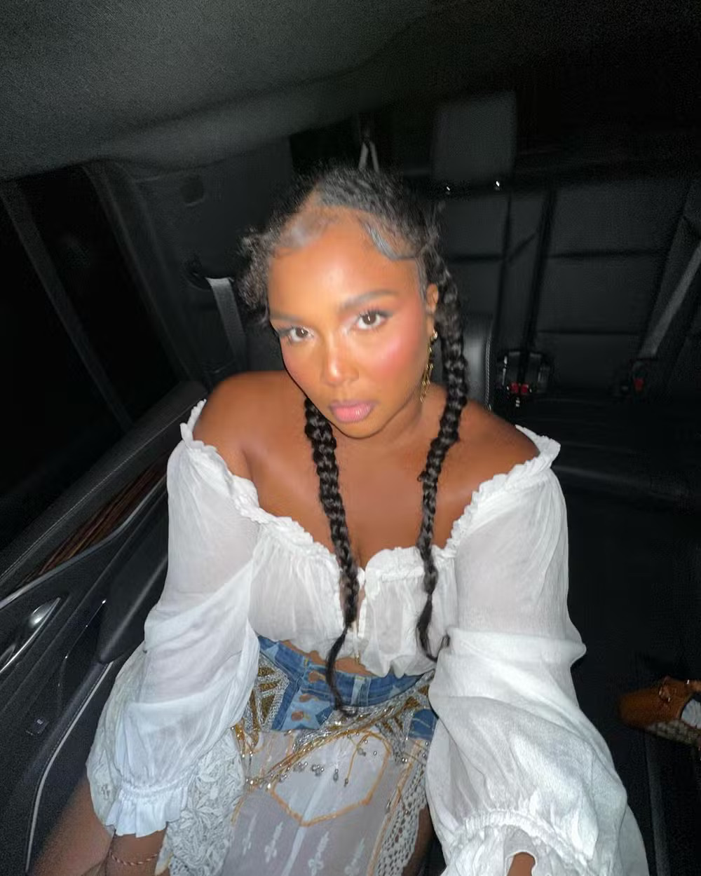 468001160-18487485796032779-8124392892000758189-n A cantora Lizzo postou foto de seu novo visual