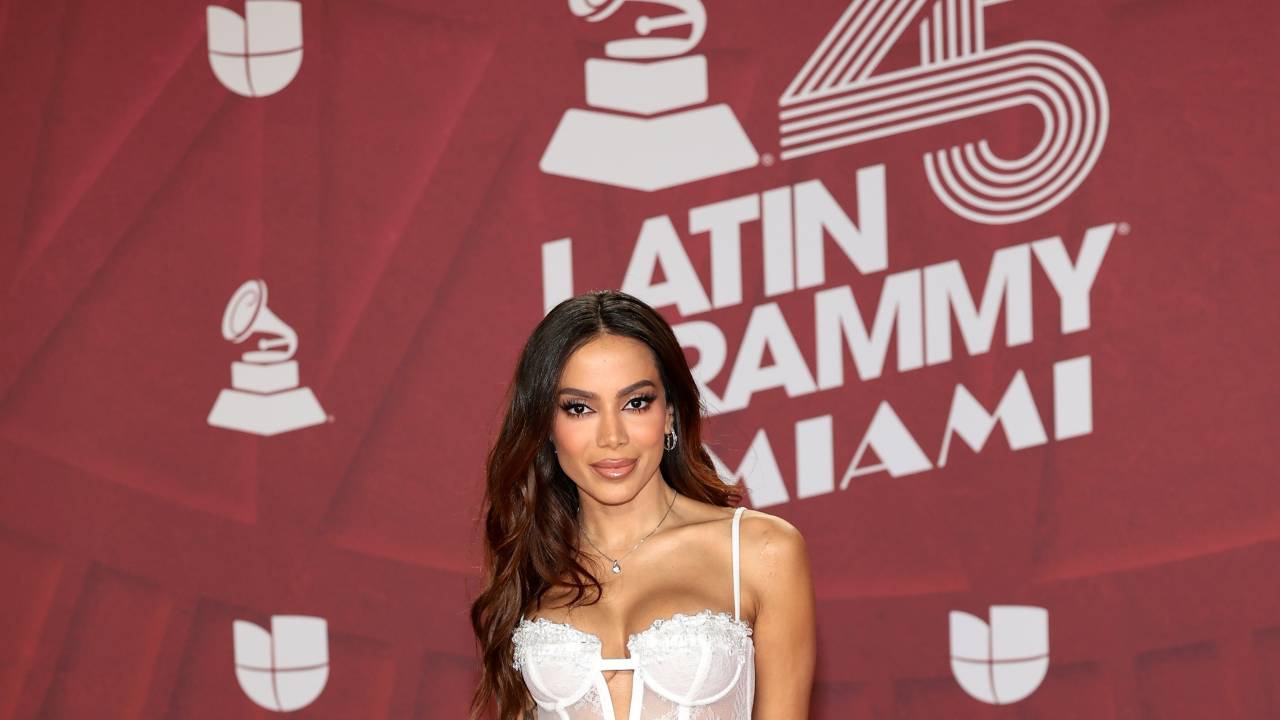 Anitta no tapate vermelho do Grammy Latino