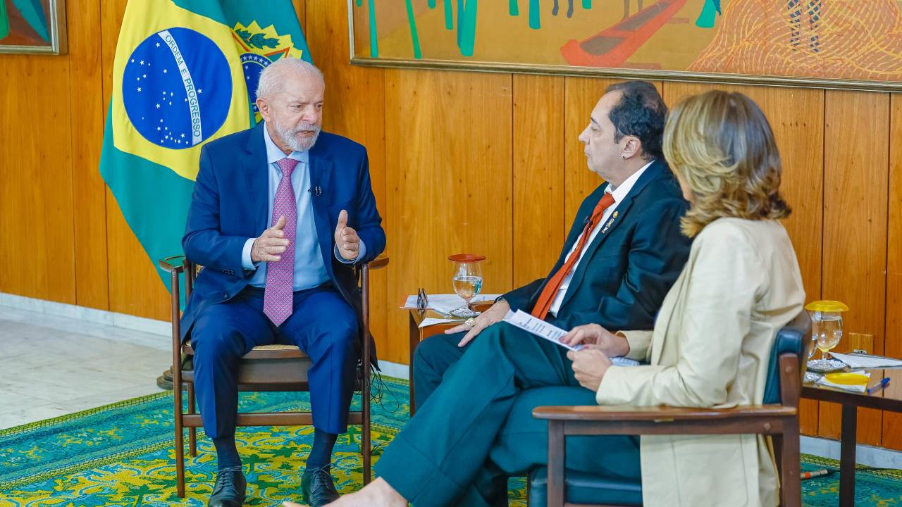 Lula grava entrevista com Kajuru e Leila Barros para o programa "PodK Liberados"