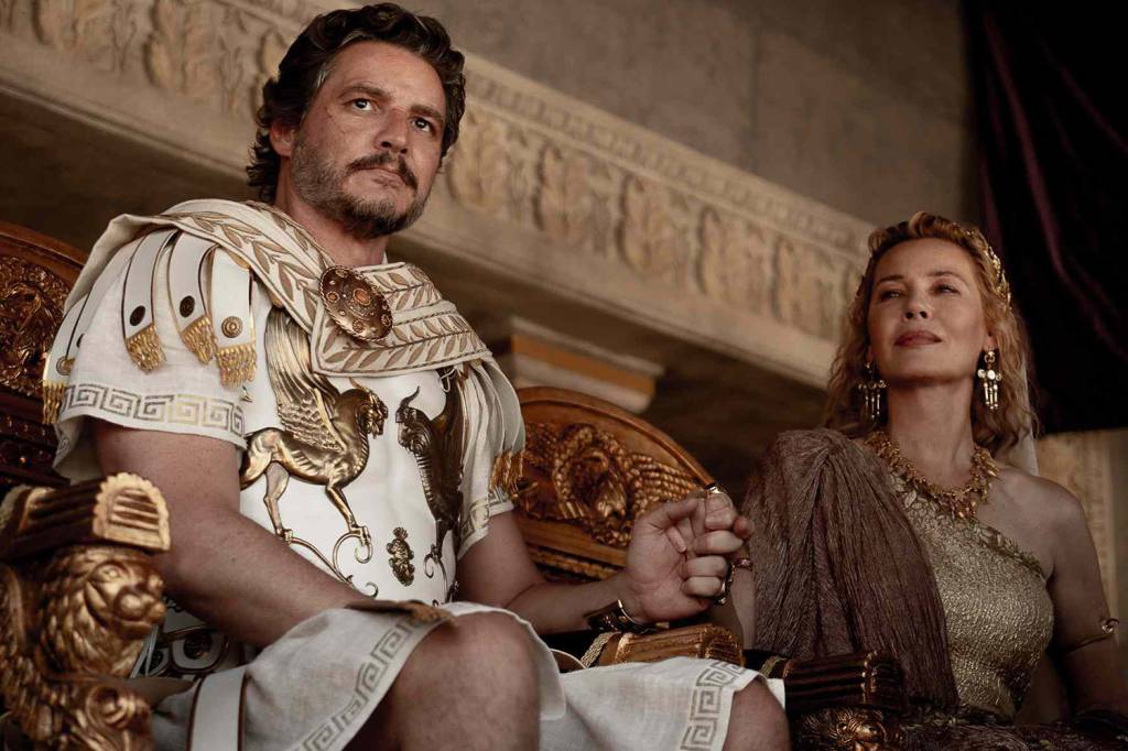 Gladiator-II-Cover-Stills-100924-05-adcc807c3b754fd68e13cb7f2b6012b3 Pedro Pascal e Connie Nilse em 'Gladiador II' -