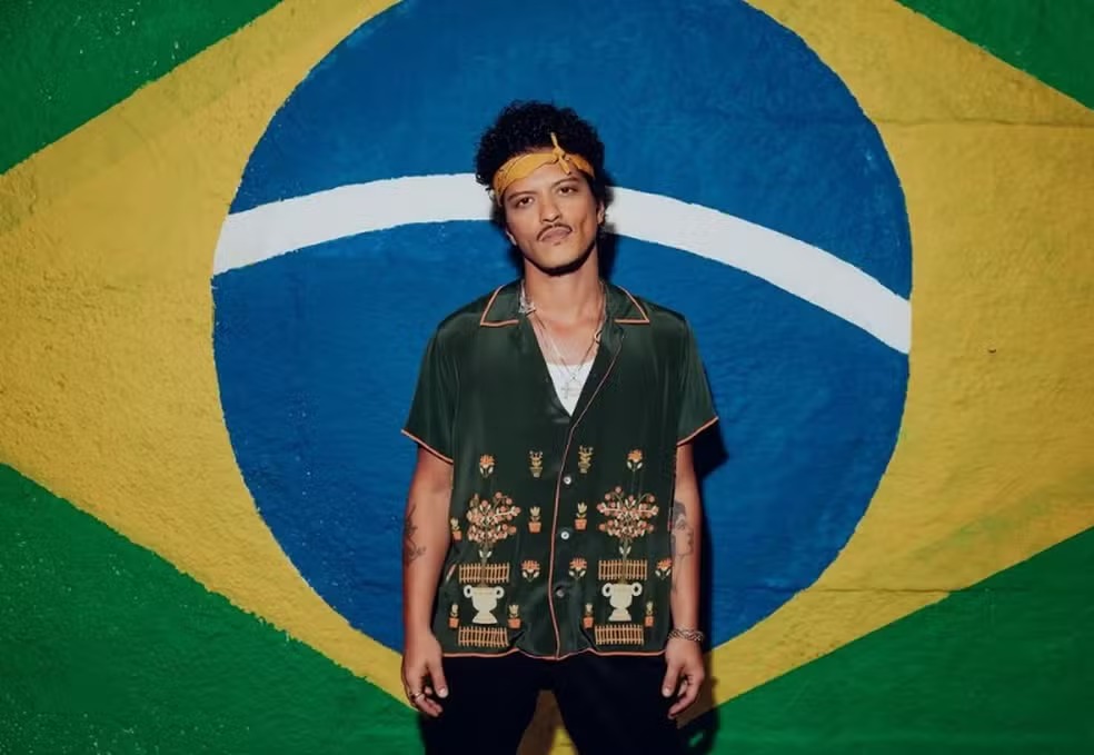 Tatuador expõe trabalho feito em Bruno Mars