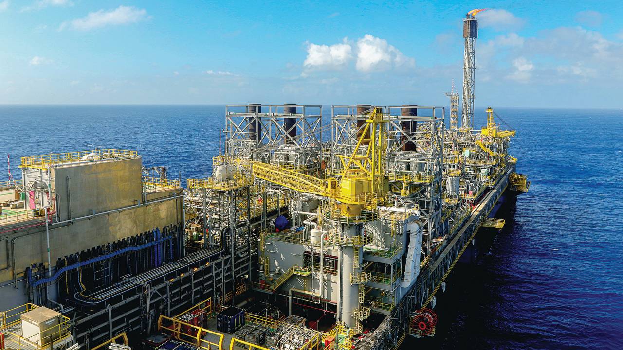 TESOURO NO MAR - Plataforma da Petrobras: a produção do pré-sal atingirá o auge em 2031