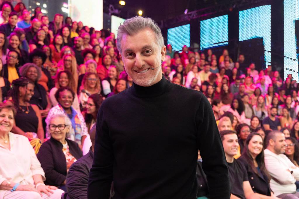 O pedido feito aos convidados em aniversário de Luciano Huck