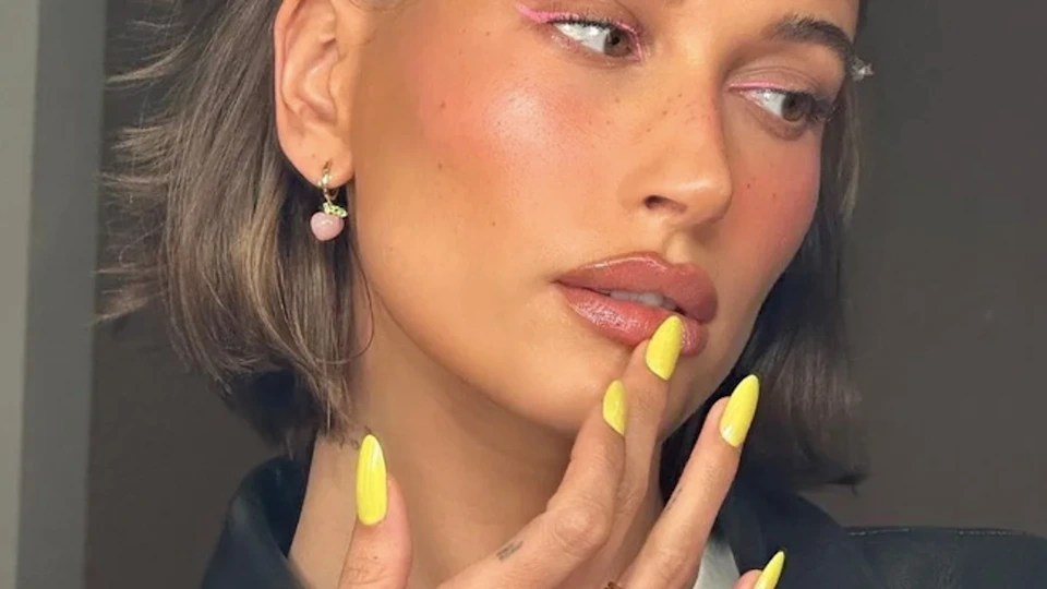 Hailey Bieber: precursora da "skin glass", febre na Coreia do Sul