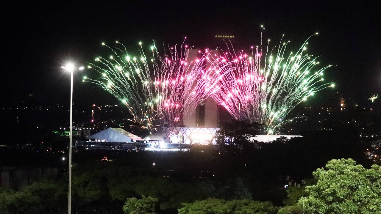 Fogos de artifício na virada de 2023 para 2024, na Esplanada dos Ministérios, em Brasília