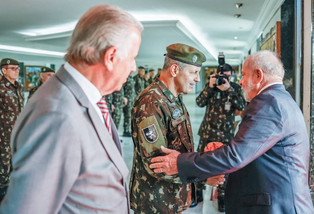 Lula questiona Múcio sobre ambiente nas Forças após prisão de Braga Netto