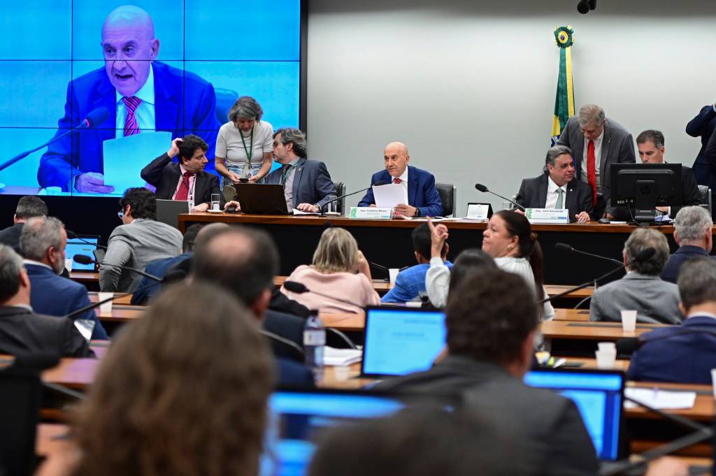 Comissão aprova LDO de 2025; Congresso analisa o texto nesta quarta
