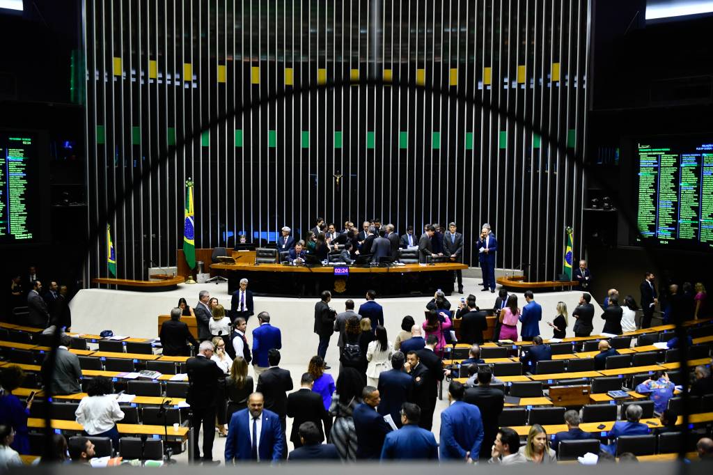 Ajuste fiscal vai ficar para depois, indicam economistas