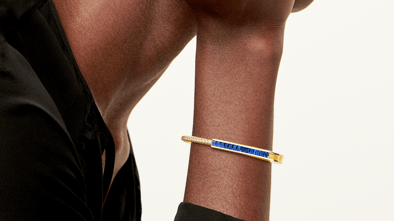 Pulseira Tiffany & Co: ouro e pedras nas cores da bandeira