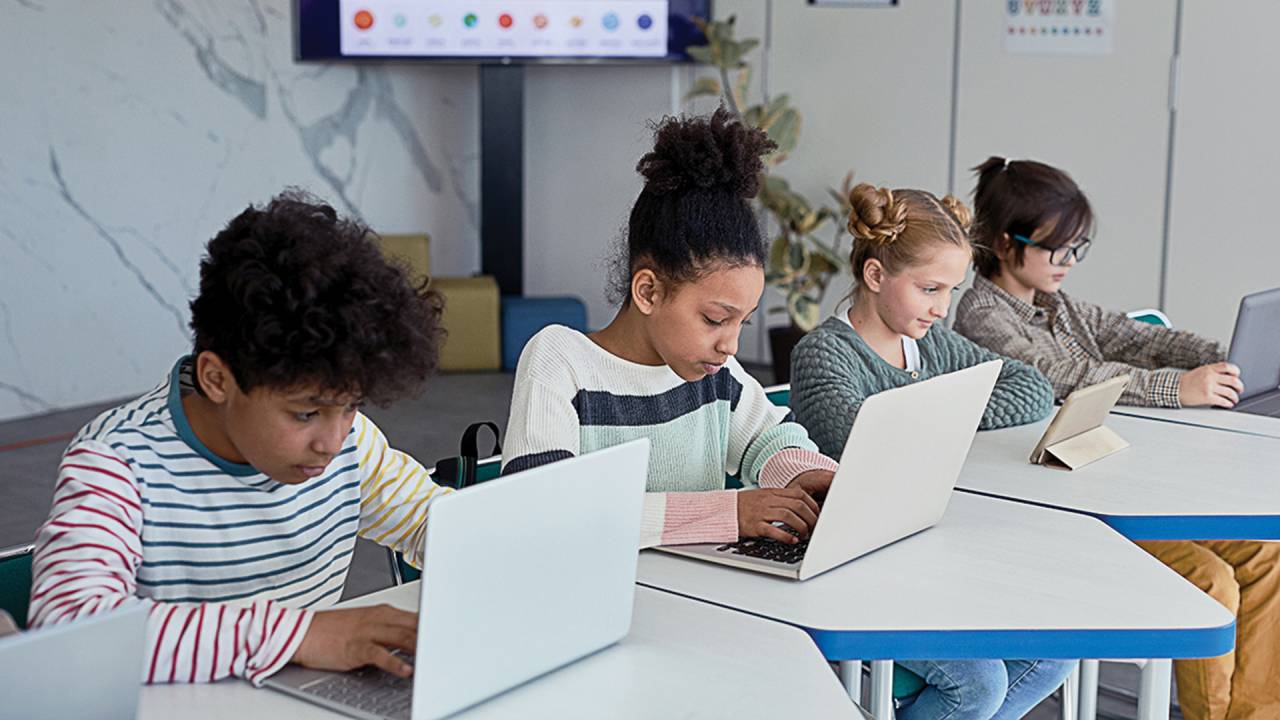UM DIREITO - Nas boas escolas: crianças com nome, sobrenome e bom ensino