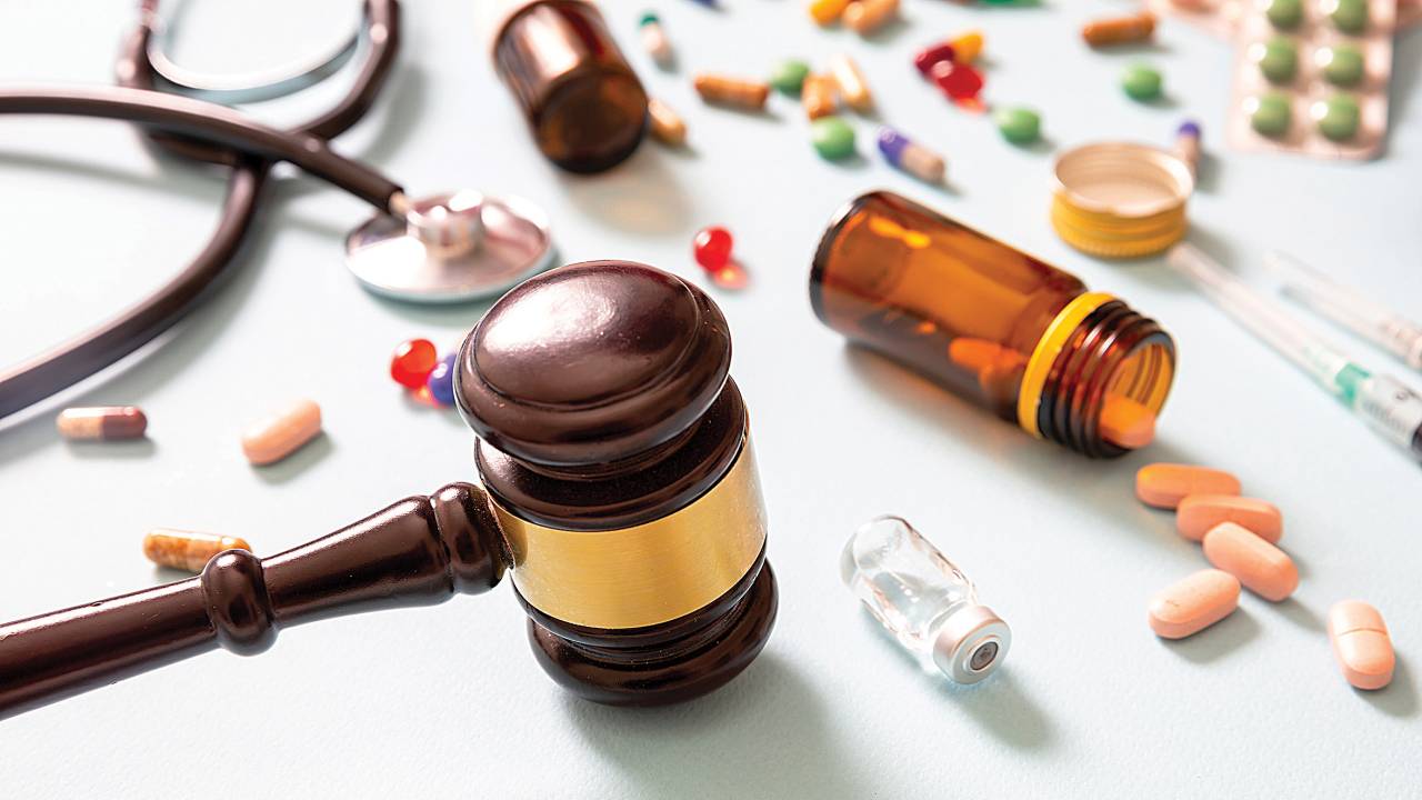 NO TRIBUNAL - Disparo: ações judiciais visando ao acesso a fármacos chegaram a 61 000 neste ano
