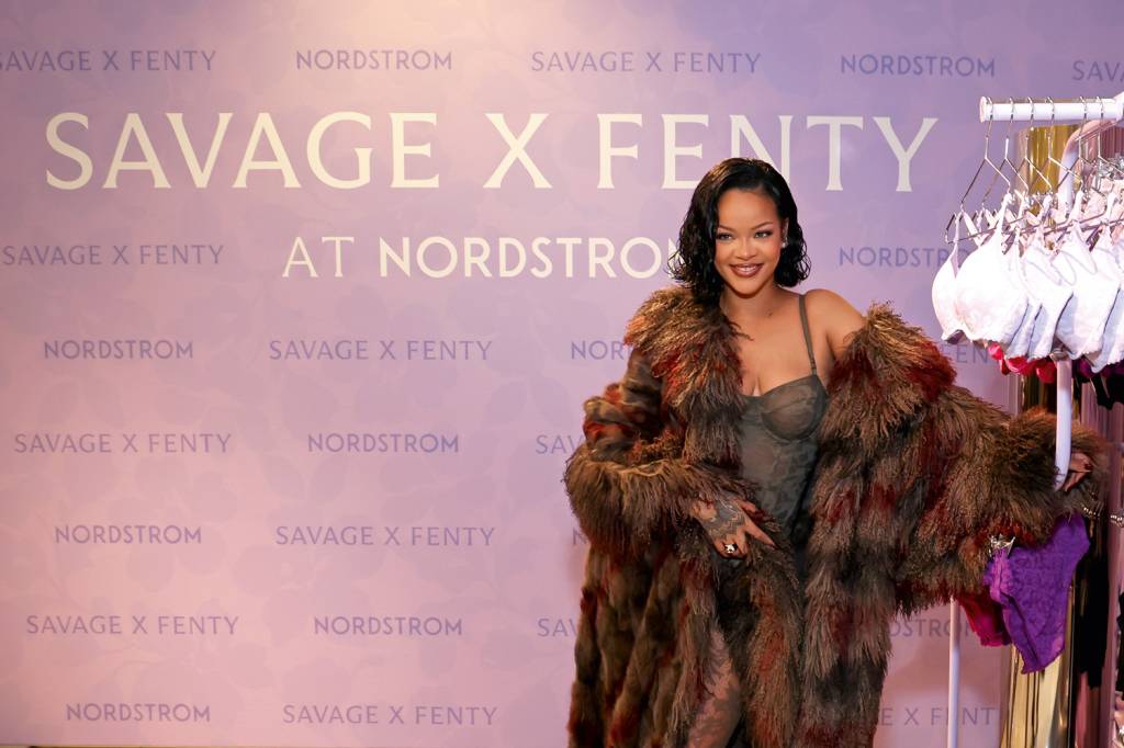 GettyImages-2178000122.jpg A cantora Rihanna: sua marca quer fisgar o público mais jovem