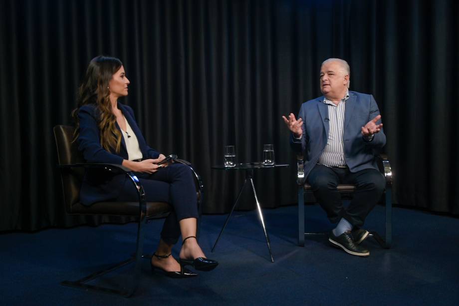 A jornalista e apresentadora Marcela Rahal, durante entrevista com Márcio França, ministro do Empreendedorismo, da Microempresa e da Empresa de Pequeno Porte