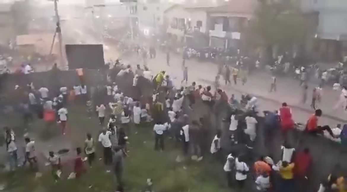 Confusão entre torcedores durante a final de um campeonato entre as equipes de Labe e Nzerekore, na Guiné. 01/12/2024
