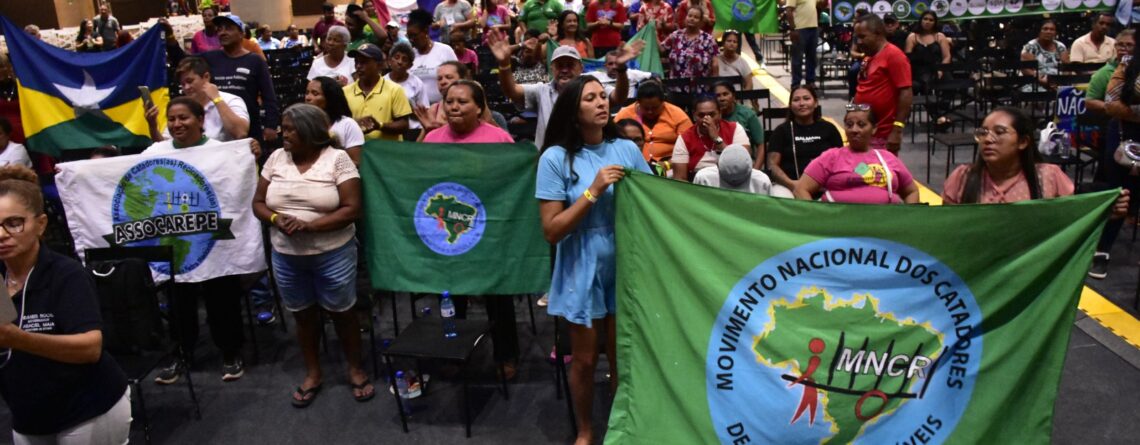 Movimento Nacional dos Catadores na chegada ao Expocatadores de 2023, em Brasília (DF)